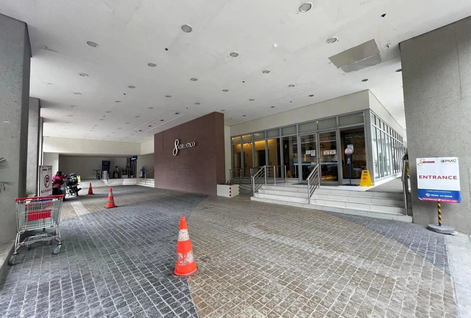 8 Adriatico- 1 Bedroom Condo With Balcony In Ermita Near The Us Embassy And Pgh Manila